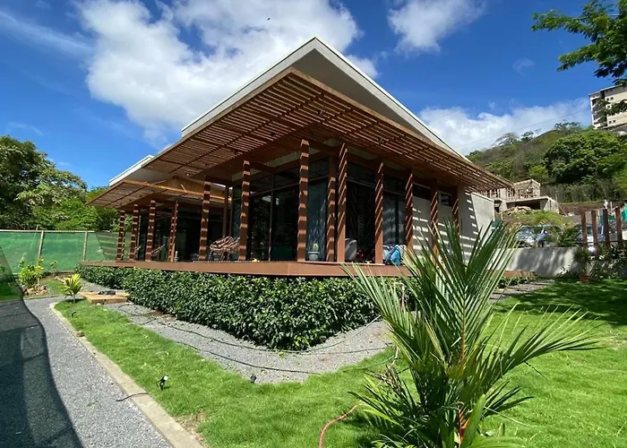 Cozy Cocobay Retreat House With Private Jacuzzi Сasa de vacaciones