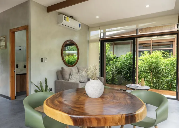 Сasa de vacaciones Cozy Cocobay Retreat House With Private Jacuzzi