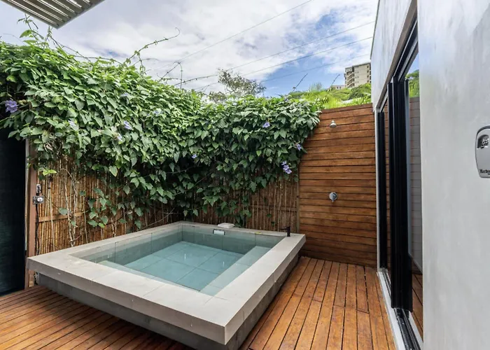 Cozy Cocobay Retreat House With Private Jacuzzi Сasa de vacaciones